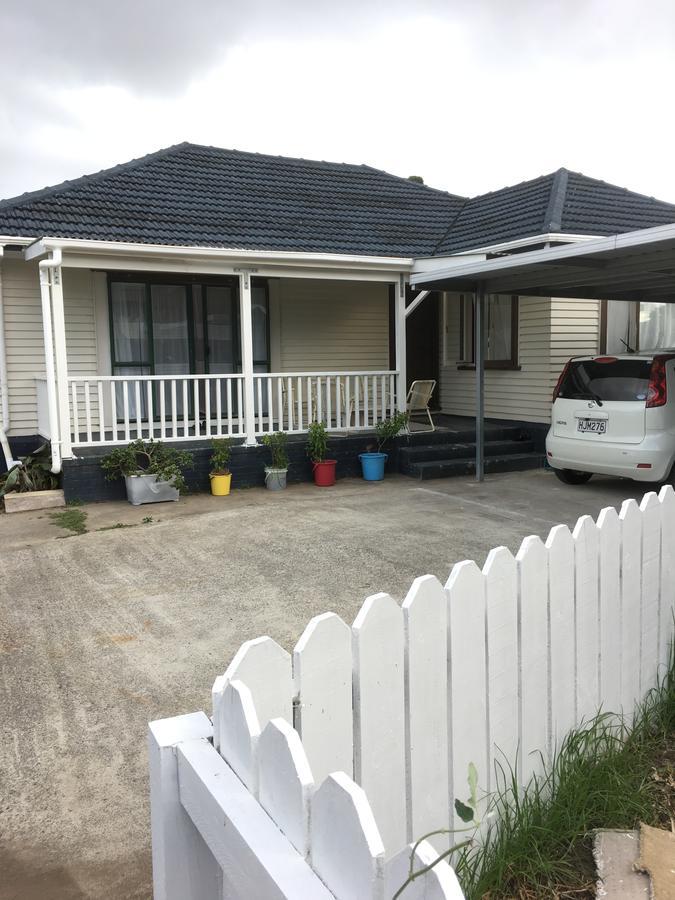 At Homestay Auckland Exterior photo